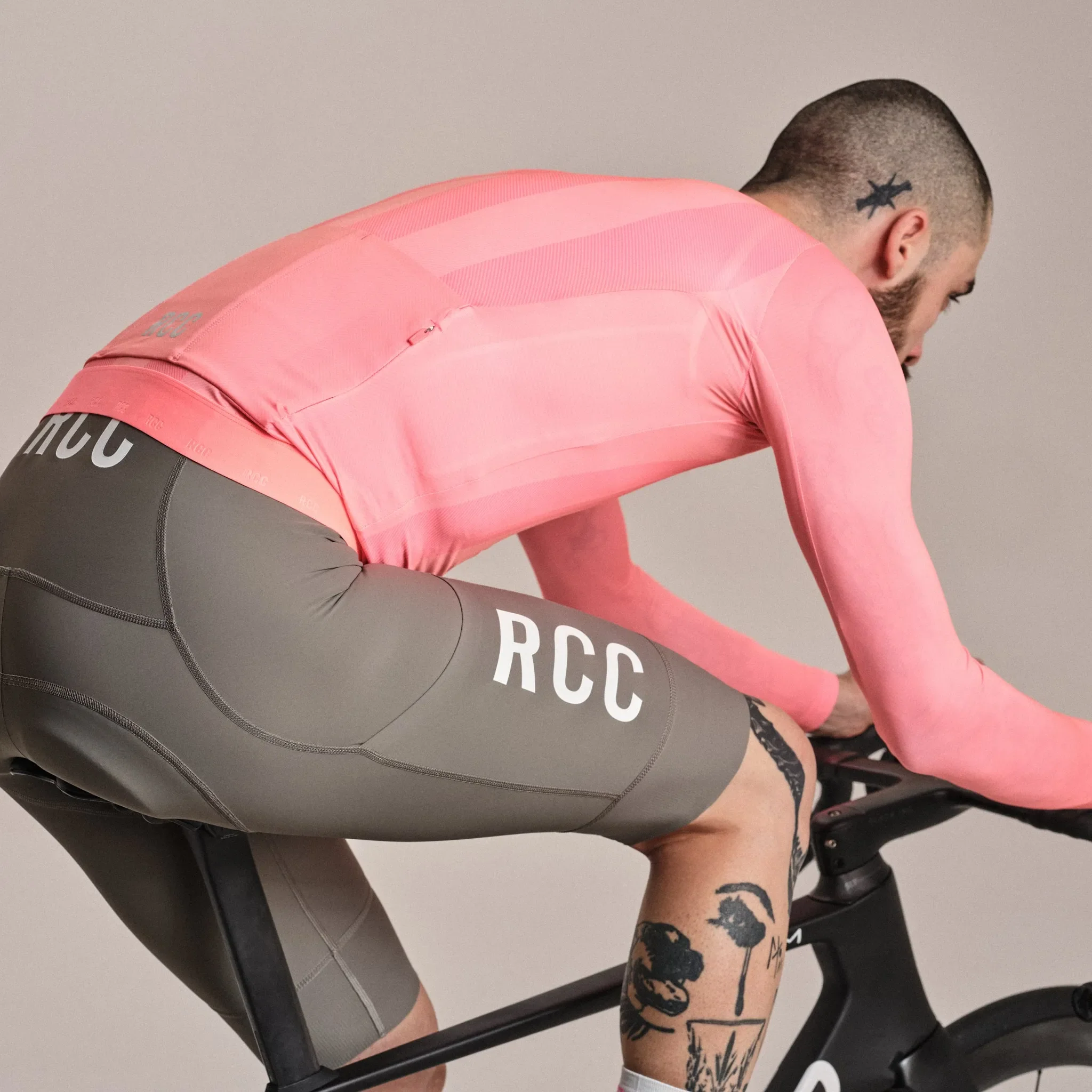 RAPHA Men's RCC Pro Team Long Sleeve Lightweight Jersey - Light Pink/High-Vis Pink - Image 6