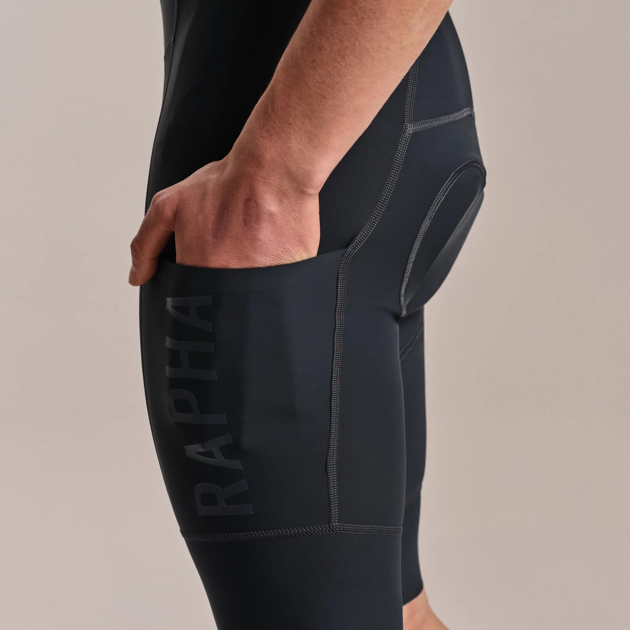RAPHA Pro Team Cargo BIb Shorts Regular - CAI Carbon/Dark Grey - Image 4