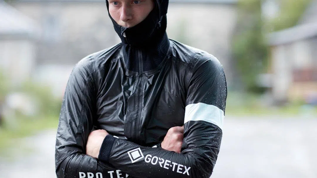RAPHA Pro Team Insulated GORETEX Jacket - Black - Image 10