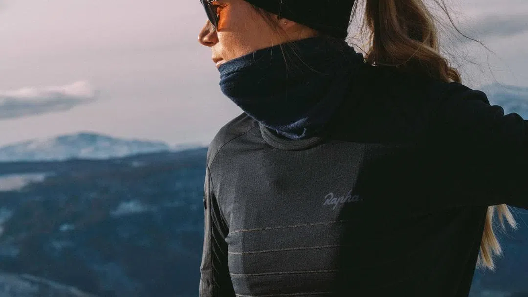 RAPHA WOMEN EXPLORE LONG SLEEVE PULLOVER - Dark Purple - Image 4