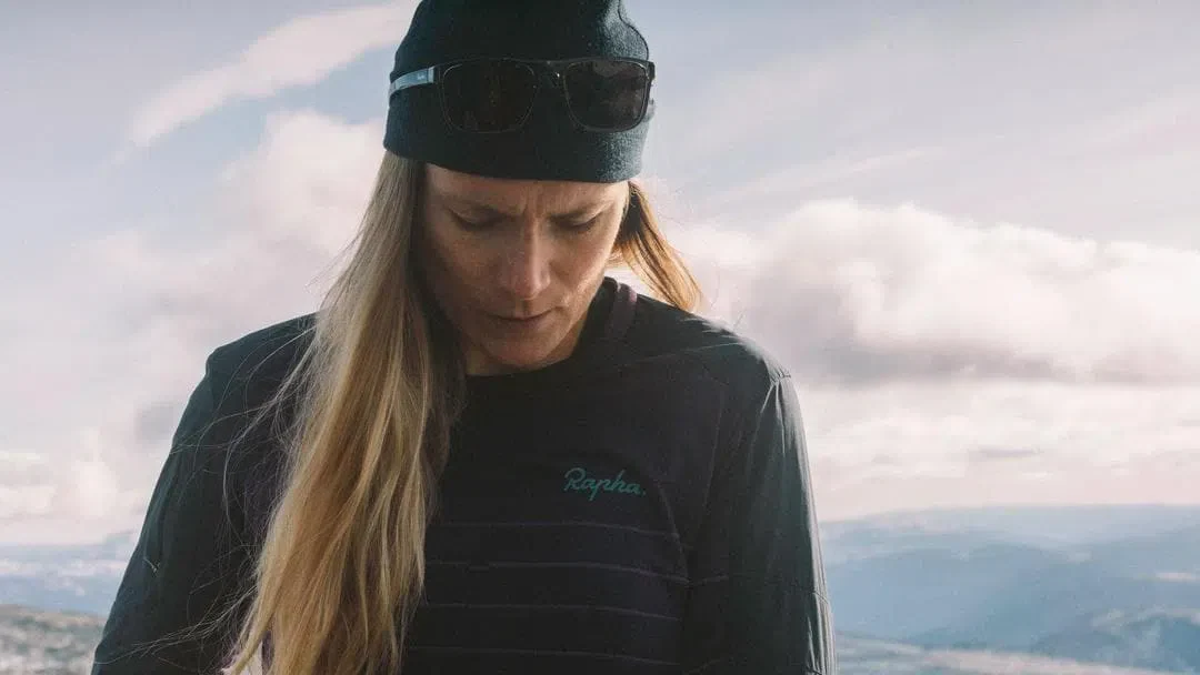 RAPHA WOMEN EXPLORE LONG SLEEVE PULLOVER - Dark Purple - Image 5