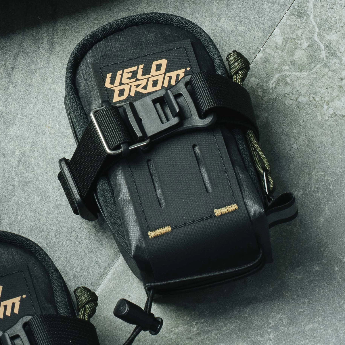 VELODROM RaceDay by Cordel Saddle Bag - Heavy Graphic Black/Sand - Image 6