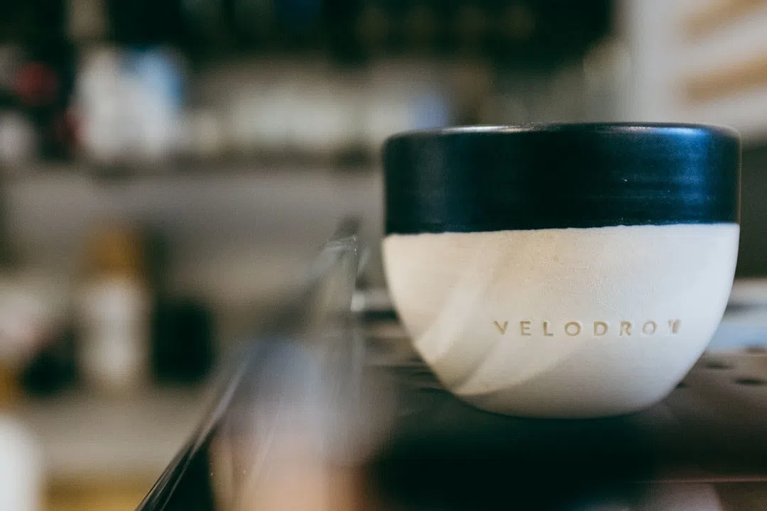 VELODROM Coffee Mug Handmade x Pell Ceramica - Glazed Black and Raw Uncoated - Image 4
