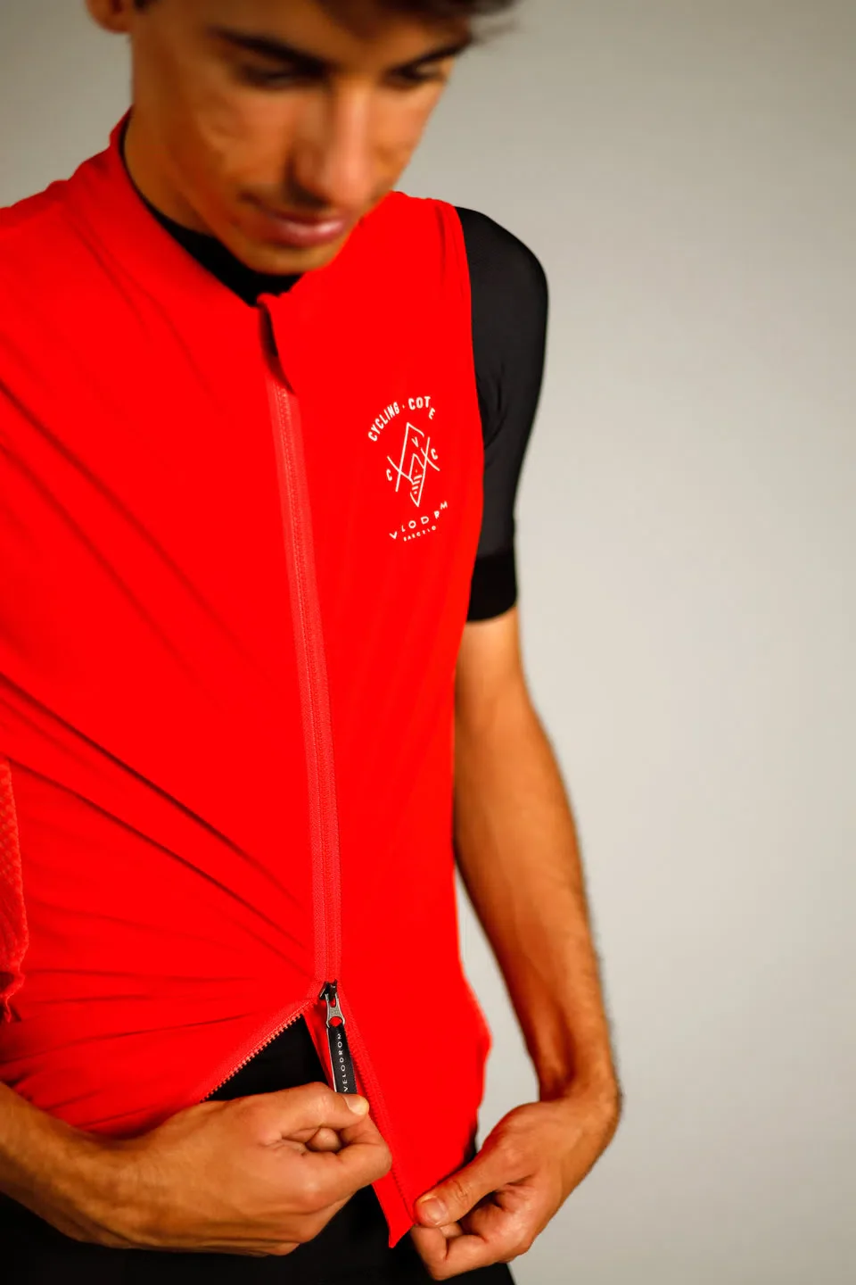 VELODROM VCC Drifter Gilet - Deep Orange - Image 6