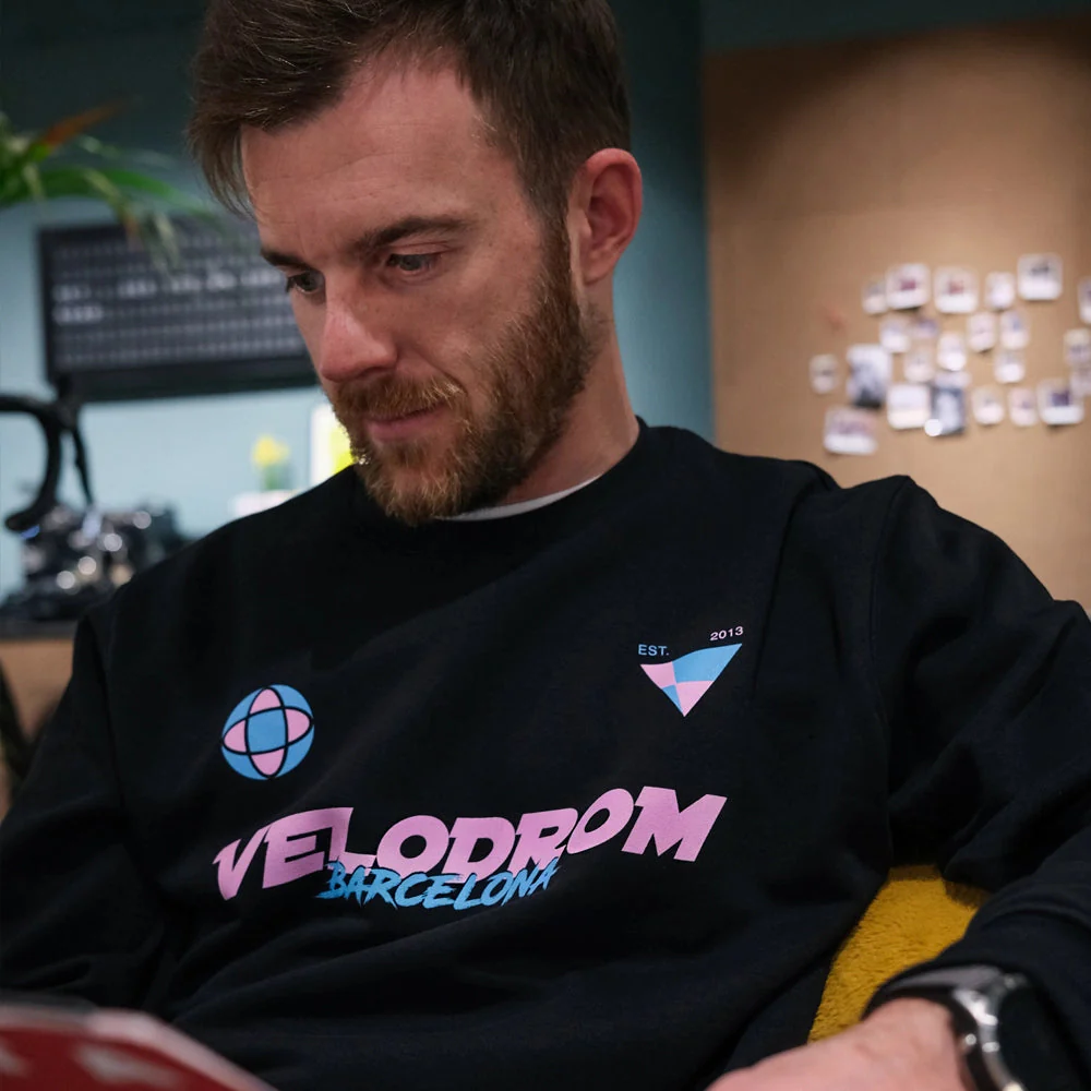 VELODROM Vintage Graphic Sweatshirt - Black/Bright Pink-Blue - Image 4