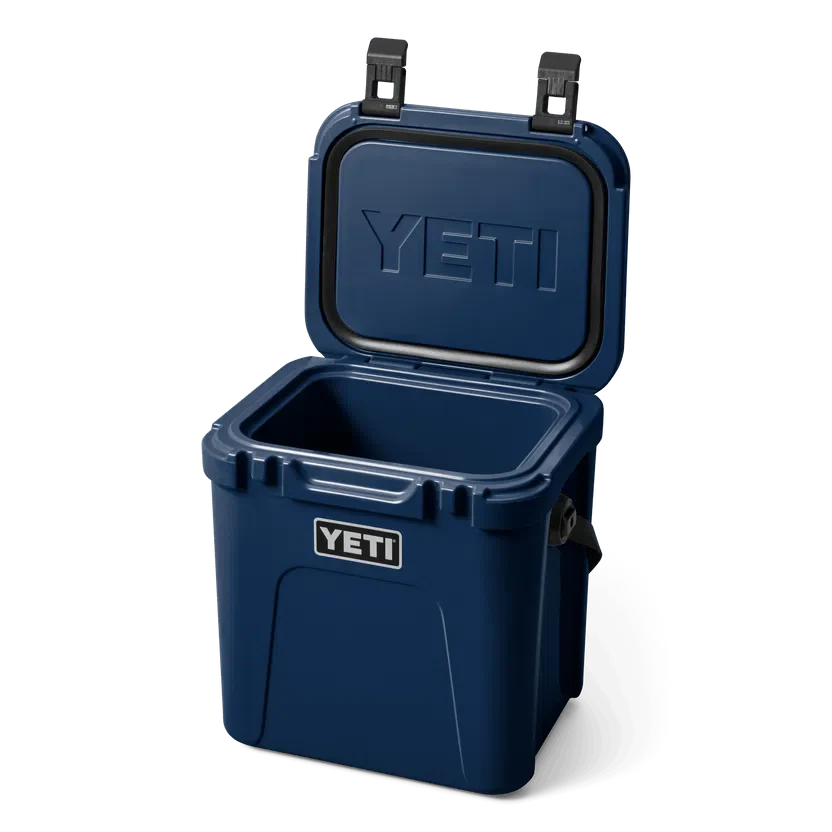 YETI Roadie 24 Cool Box - Navy - Image 3